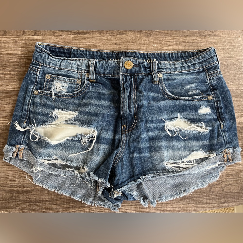 American Eagle 🦅 DISTRESSED Jean Shorts